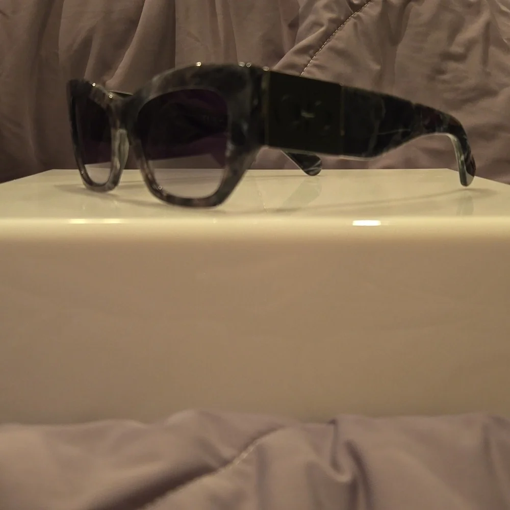 Ferragamo marble gray cat eye Sunglasses brand new in box - Picture 2 of 14